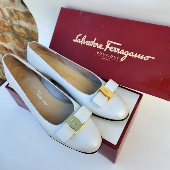 Salvatore Ferragamo Vintage '00 Vara White Leather Flats With Bow - Picture 15 of 15
